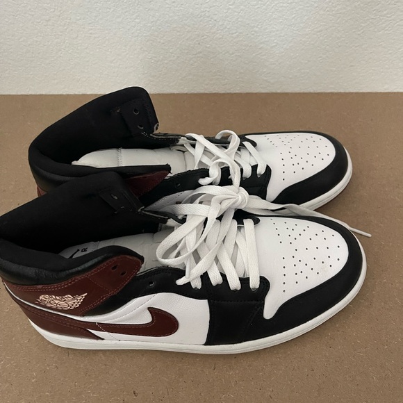 Nike Men's Jordan 1 Mid SE White/Dark Pony-Black (HF3216 102) Sneakers Sz 9 - Picture 3 of 9